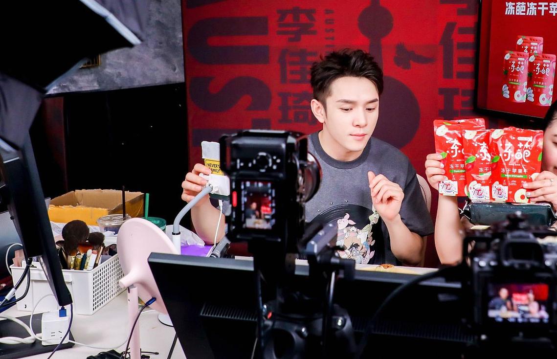 小红书买500粉丝要多少_买小红书1000粉有买的吗_小红去书店买书一共花了30元
