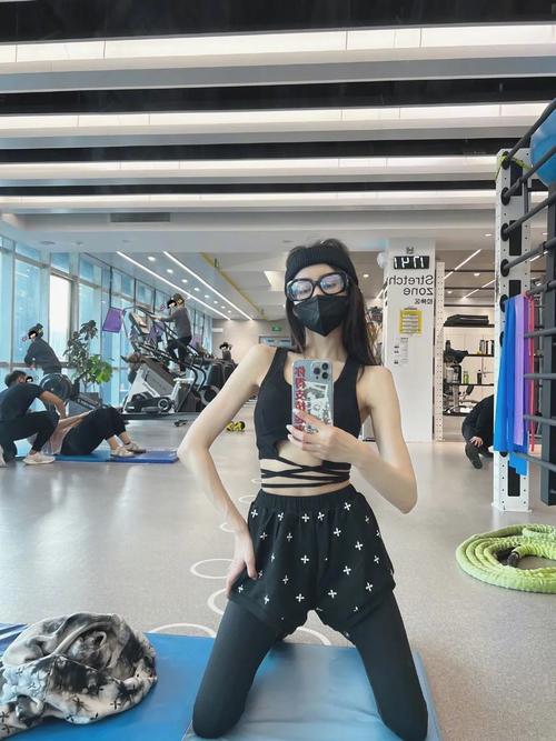 奥运冠军健身课程_快手怎么买热度_快手暴汗健身房