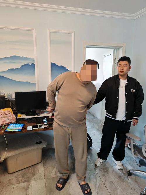 卡盟qq业务平台_英雄联盟外挂团伙打掉_江苏泰州警方摧毁网络黑色产业链