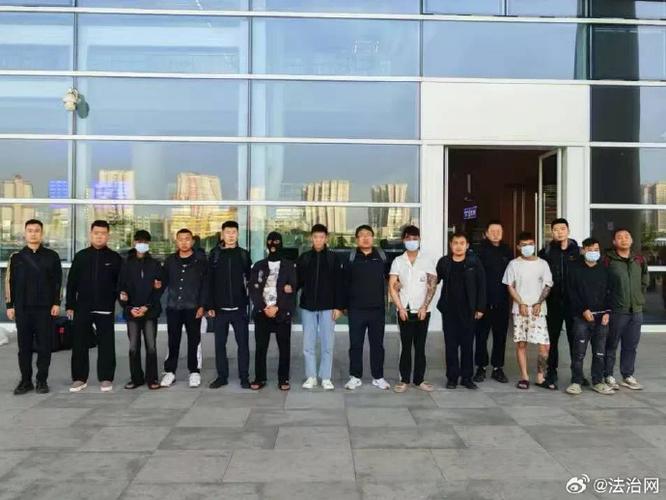 英雄联盟外挂团伙打掉_江苏泰州警方摧毁网络黑色产业链_卡盟qq业务平台